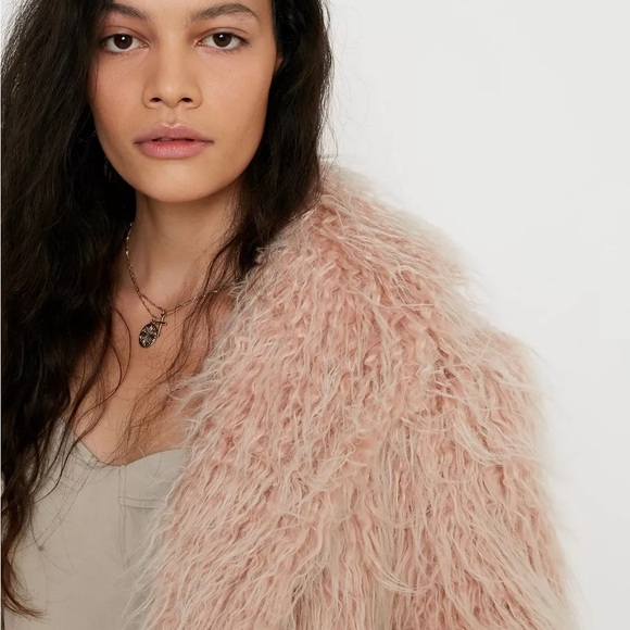 Women's Pink Fuzzy Faux Fur Jacket - New without tags - Picture 4 of 4